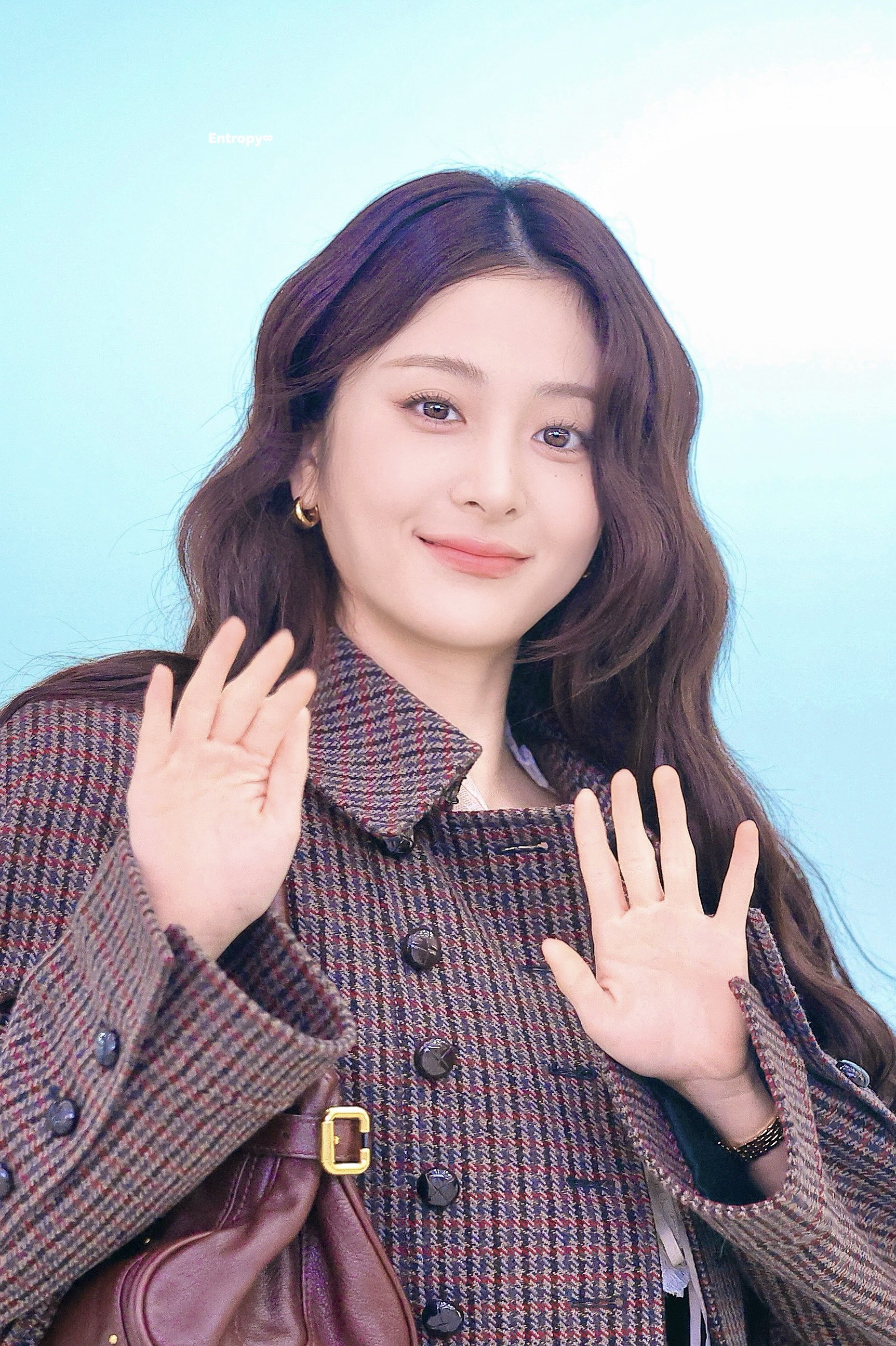 르세라핌 허윤진 wearing PS097E